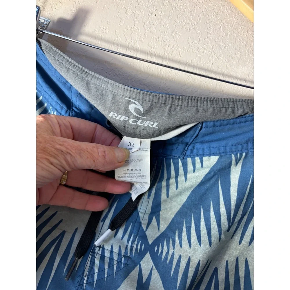Rip Curl Mens Board Shorts Blue  Geometric Diamond Print Surf Swim Trunks Sz 32